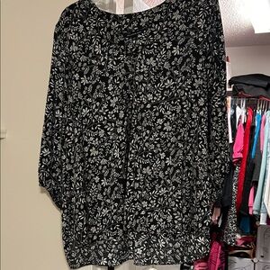 Zac & Rachel Black and White Leaf Print Blouse ~ Gently Used!